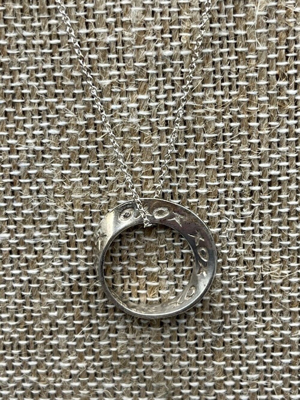 925 Silver Circle dvb Pendant Necklace With XOXO Design